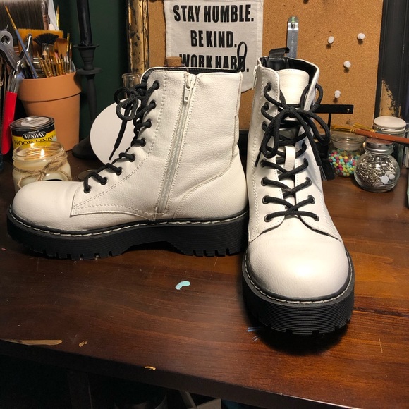 Faux white docs - Picture 2 of 4